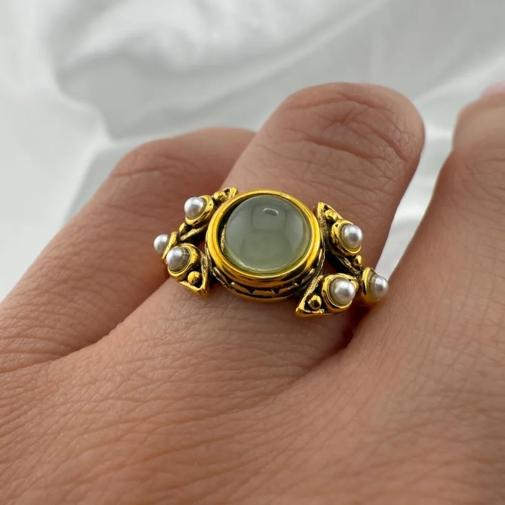 New!! Vintage Elegant Gold and Green Stone Adjustable Ring